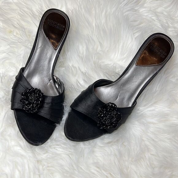 Mootsie Tootsie satin beaded peep toe 3.5 inch heels - Picture 2 of 8